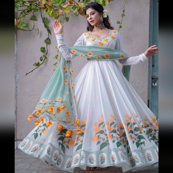 🪔 ANARKALI STYLE GOWN WITH DUPATTA  ( STOLE) - Picture 2 of 8